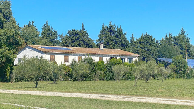1696335227 VM2130 13 original 640x360 - Proche Salon de Provence - Domaine agricole sur près de 3 hecta